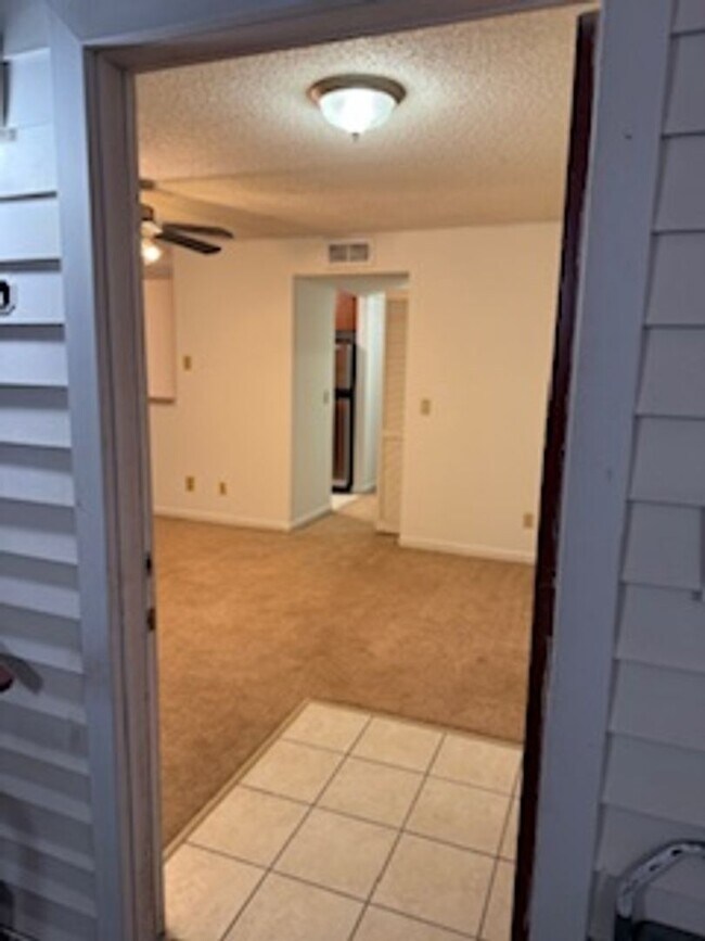 Building Photo - One bedroom condominium