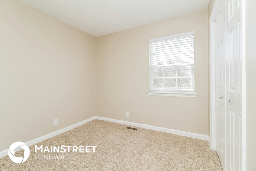 Building Photo - 5001 Pebble Creek Dr