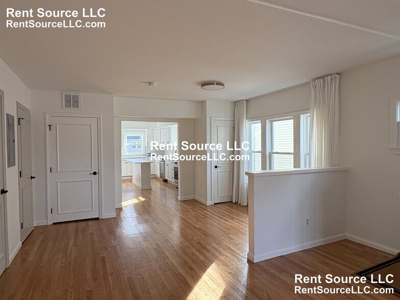 Building Photo - 52 Cotting St