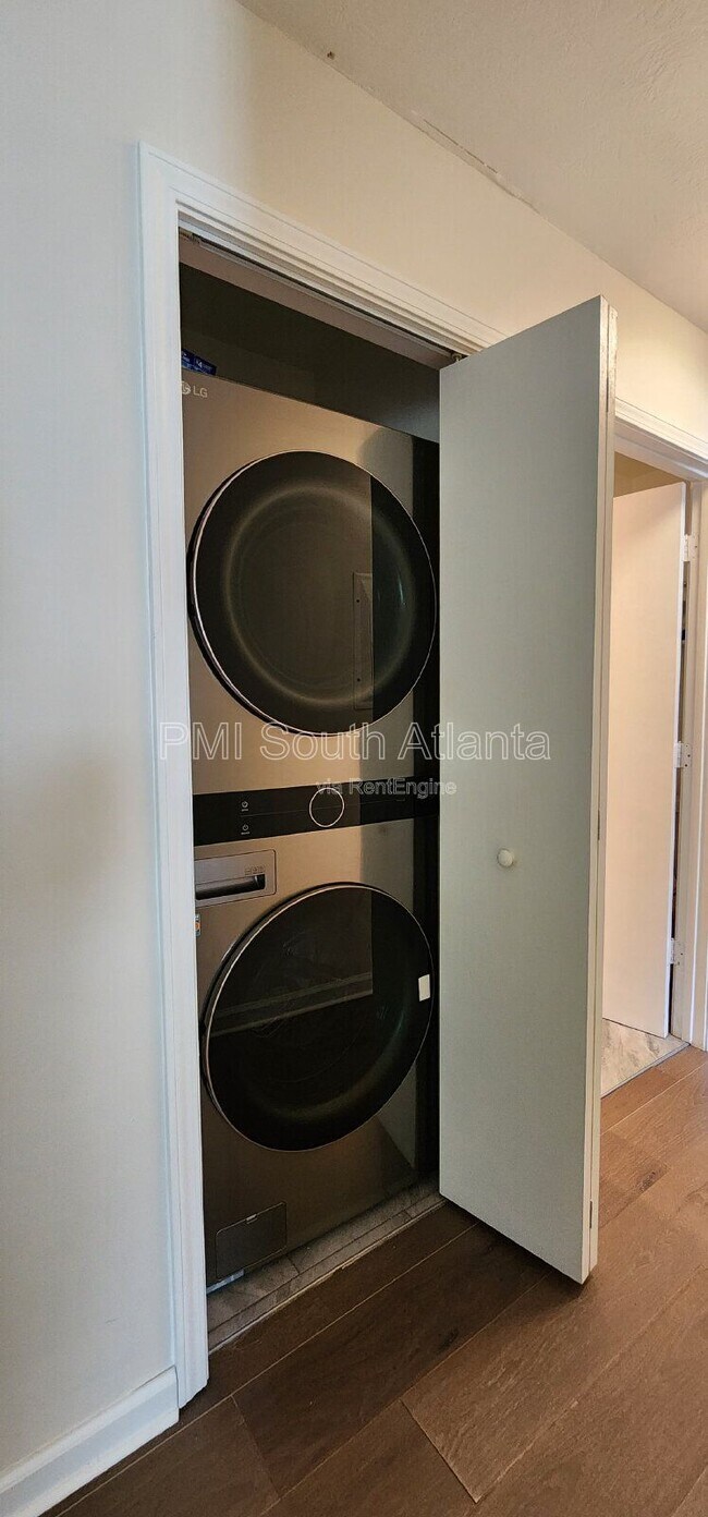 Building Photo - 95 Thirkield Ave SE