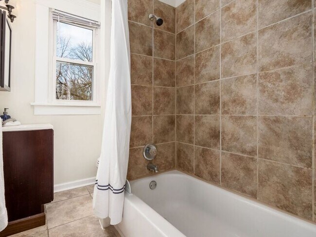 Building Photo - 561 Kimball Pl