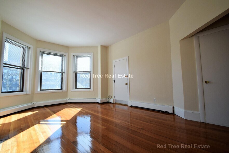Building Photo - 1728 Beacon St