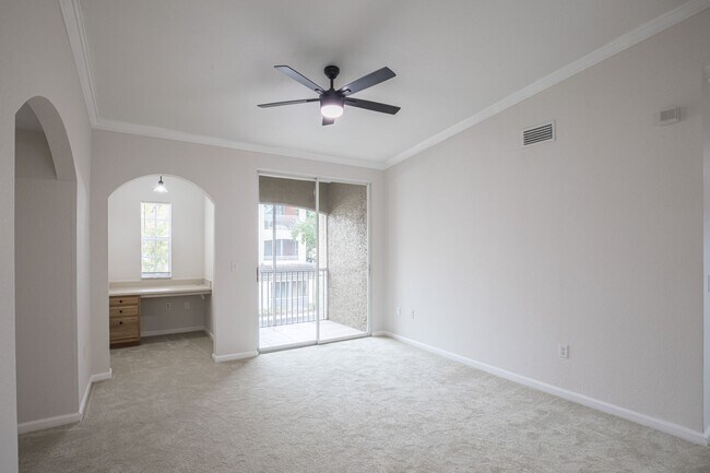 Building Photo - Stunning Condo with Garage