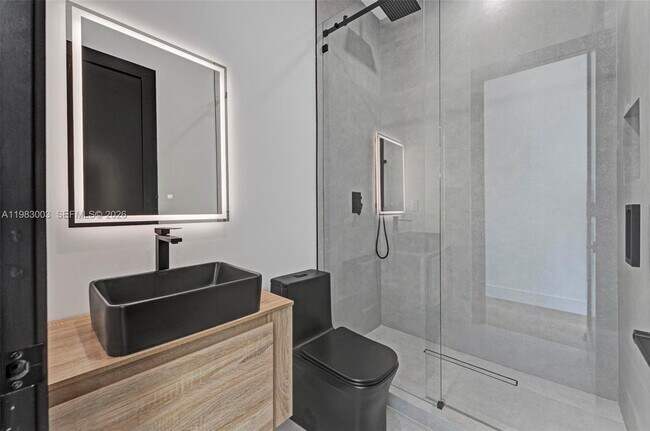 Building Photo - 630 NE 82nd St