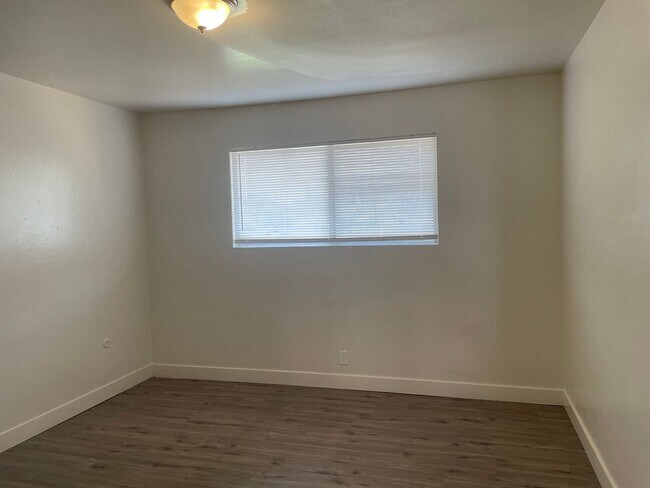 Building Photo - 1414 W Vassar Ave