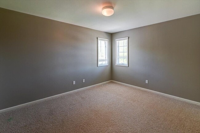 Building Photo - Beautifully updated 4 bedroom home in Southbridge, Waunakee