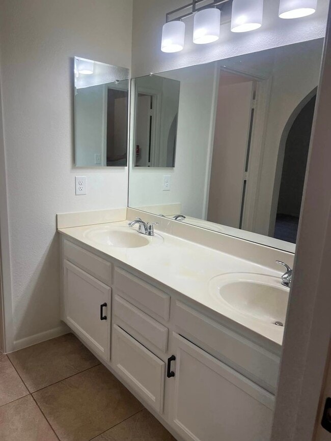 Building Photo - 3-bedroom , 2-bath remodeled home