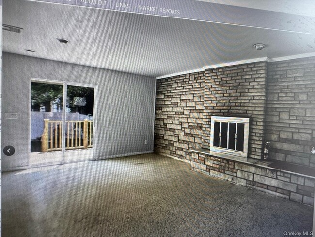 Building Photo - 571 Richmond Rd