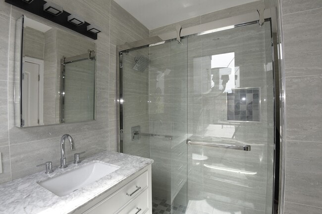 Building Photo - 154 S 4th St