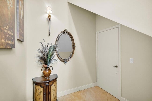 Building Photo - 222 Legendary Cir