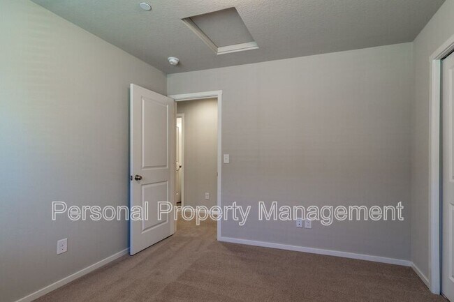 Building Photo - 1708 NE Pioneer Ln
