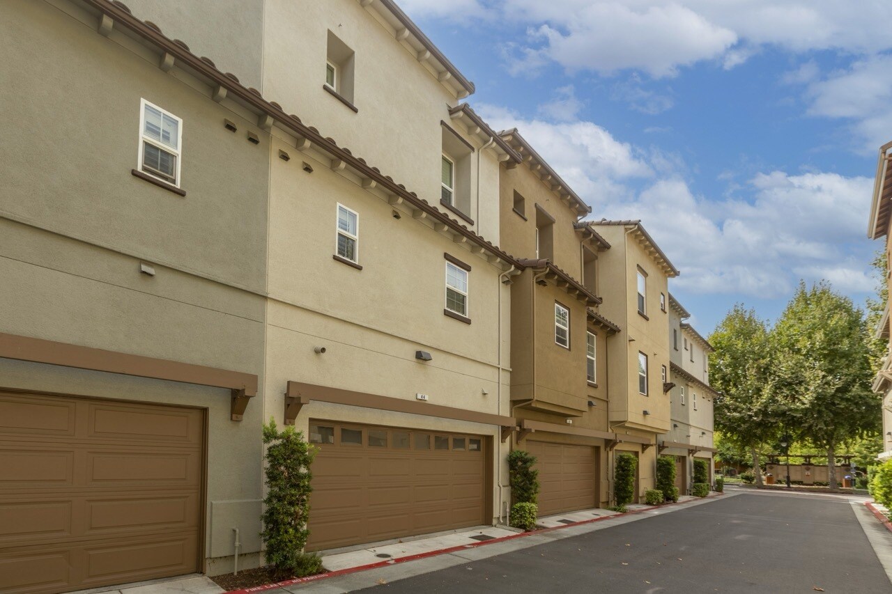 Building Photo - 44 Muller Pl