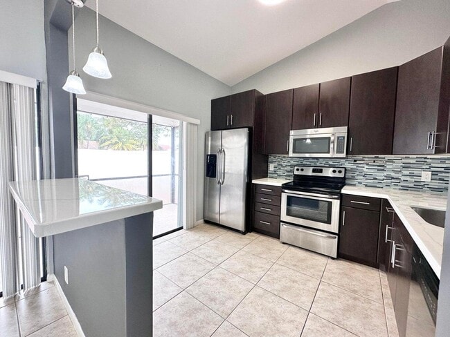 Building Photo - 104 Lakewood Dr