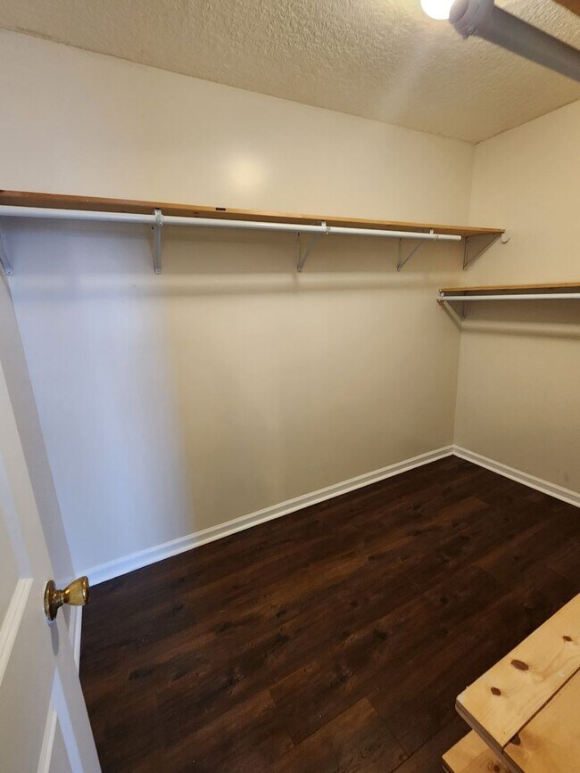 Building Photo - 24 Idus Ln