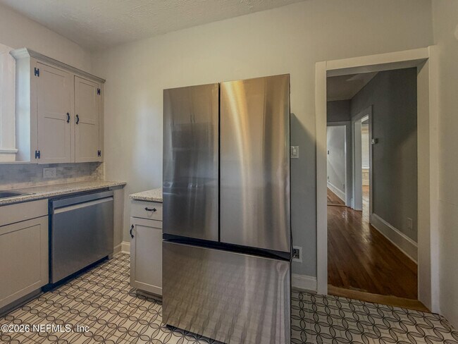 Building Photo - 2047 N Market St