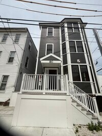 Building Photo - 8 C Ford St