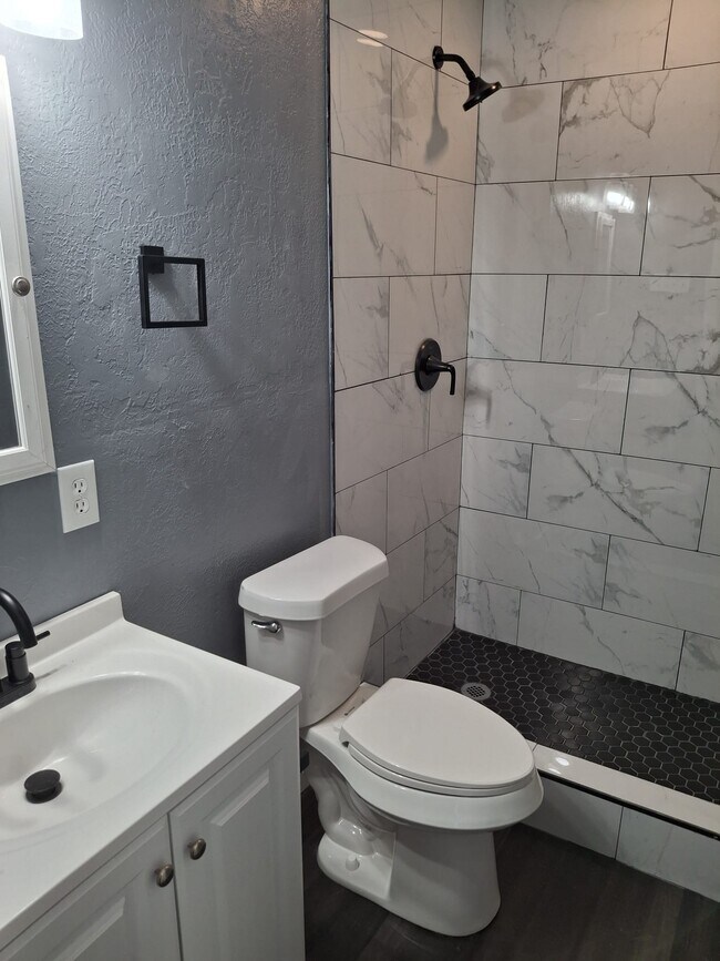 Building Photo - 2611 NW 46th Pl