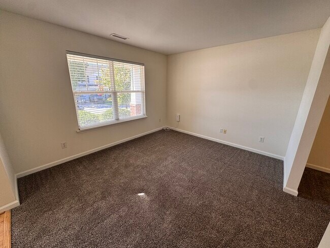 Building Photo - Classic 4-Bedroom Home in McKinley Mill