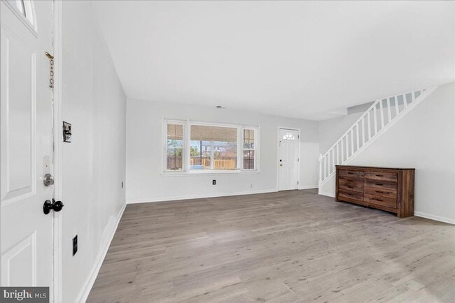 Building Photo - 6 Sherwood Ln