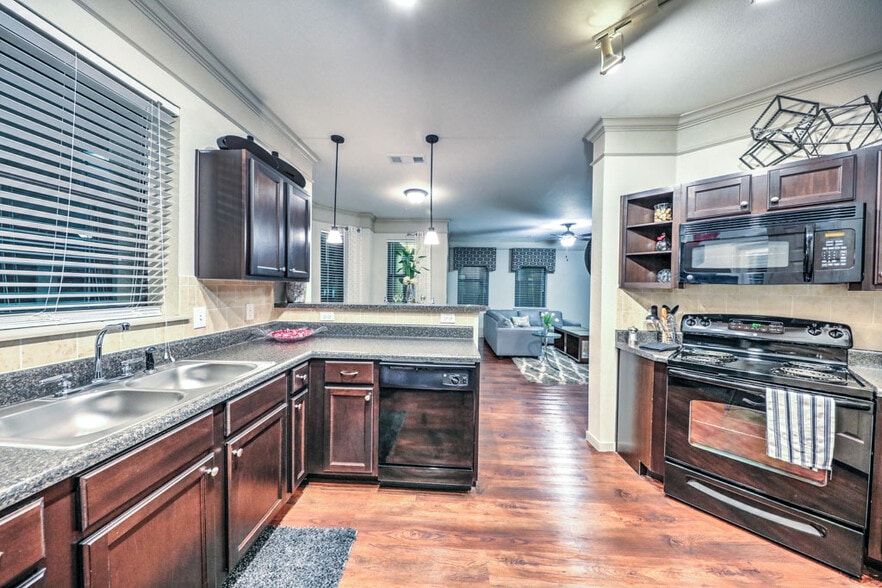 Building Photo - Grand Villas at Cinco Ranch
