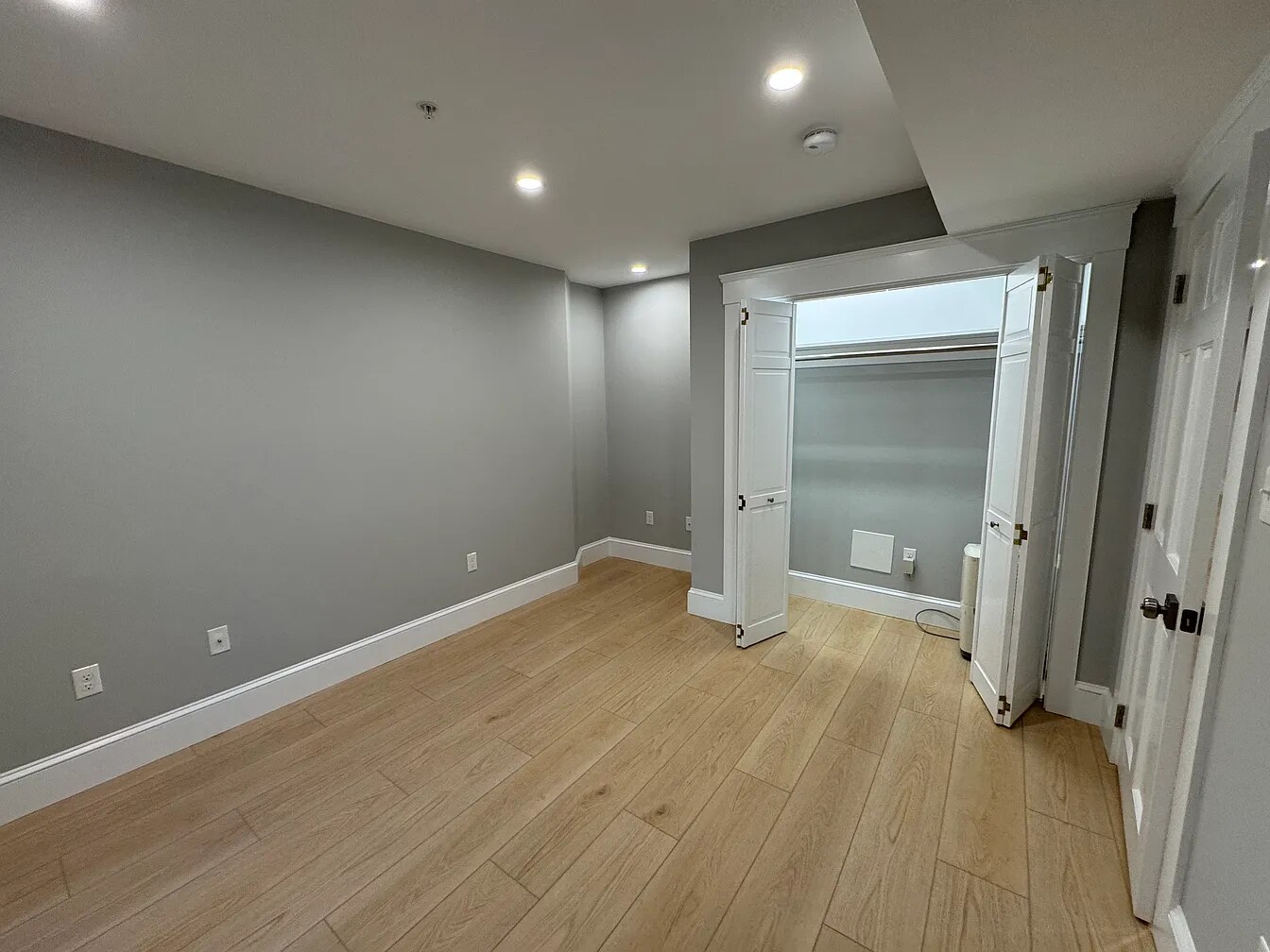 Building Photo - 86 Orchard St