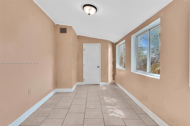Building Photo - 520 NW 60th Way