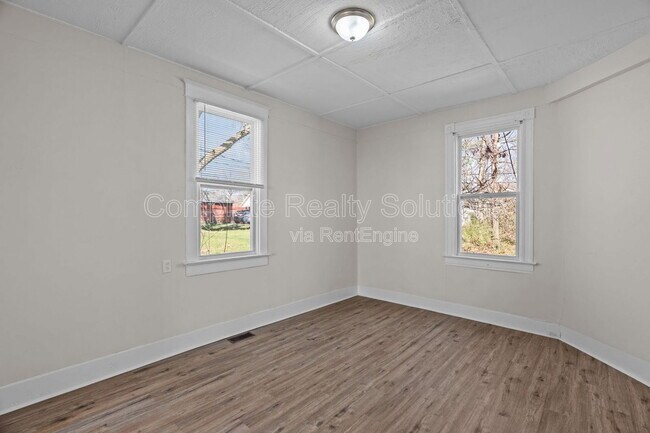 Building Photo - 6811 Etzel Ave