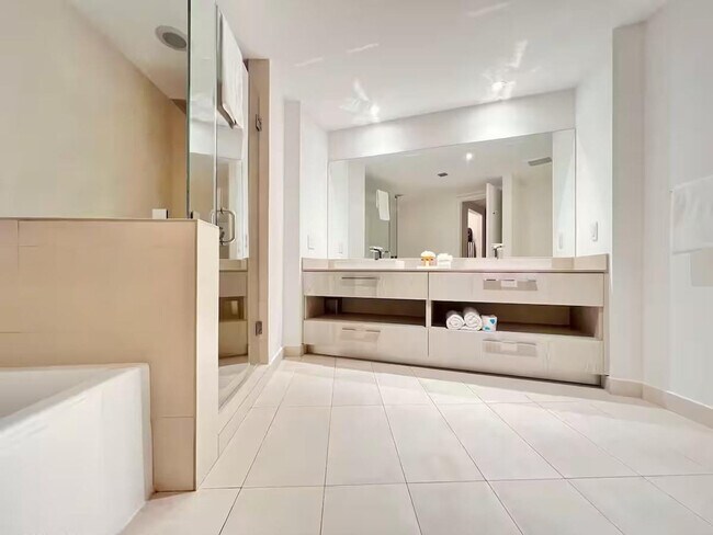 Building Photo - 4111 S Ocean Dr