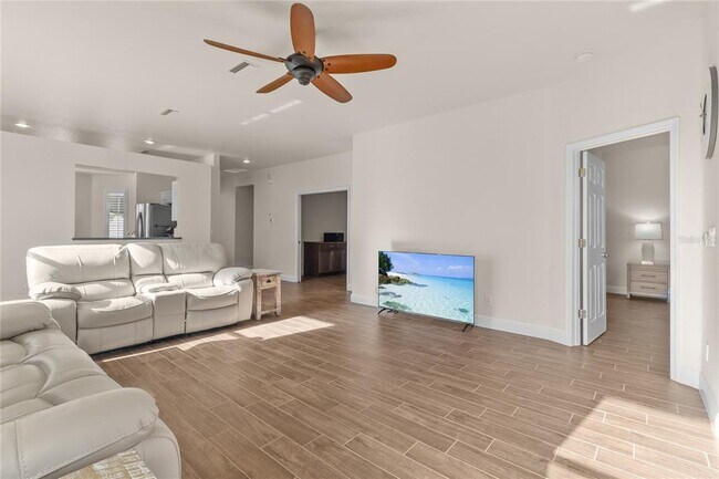 Building Photo - 1937 Scarlett Ave