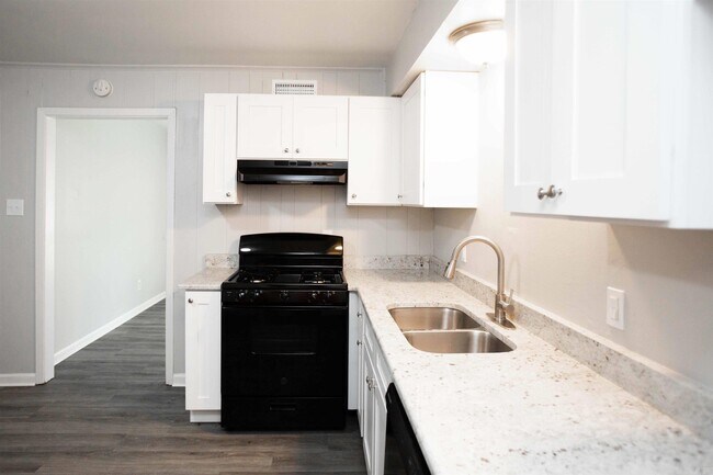 Building Photo - 5501 Halifax Dr