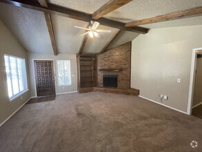 Building Photo - Quiet secluded duplex with great access to...