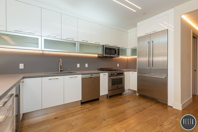 Building Photo - MODERN LUXURY LIVING IN WESTWOOD PARK 2BD/...