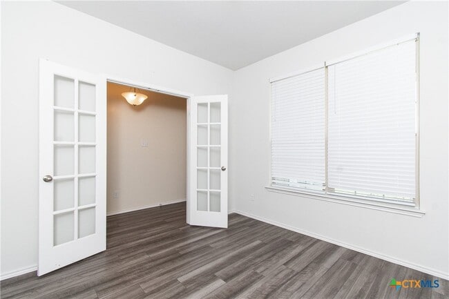 Building Photo - 303 Danielle Dr