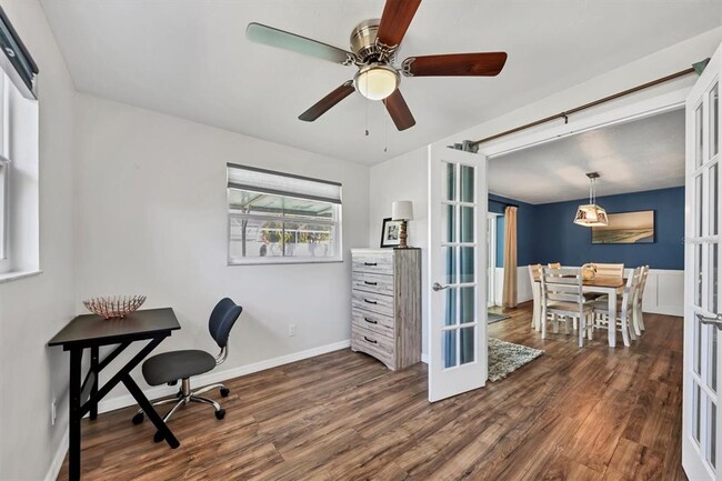 Building Photo - 3425 Fairview Dr