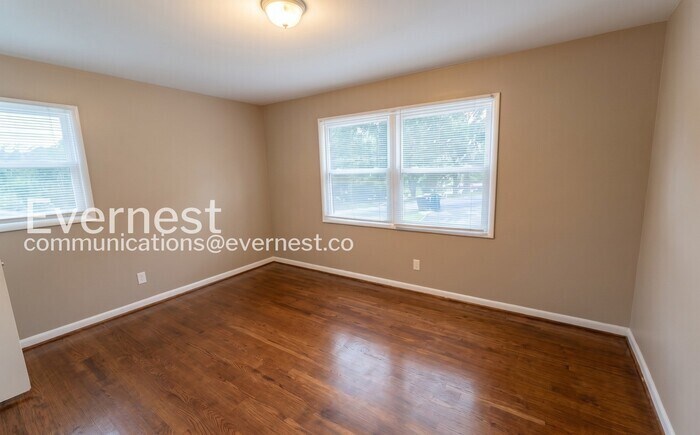 Building Photo - 317 Westwood Dr