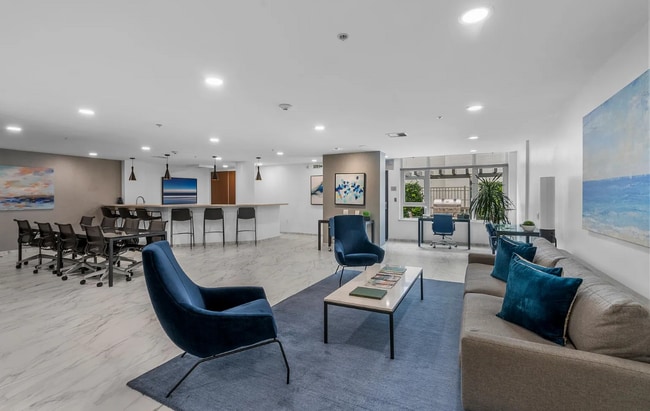 Building Photo - 475 Redwood St