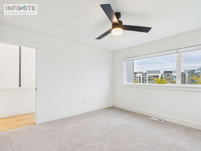 Building Photo - Modern Finishes & Bozeman Living!