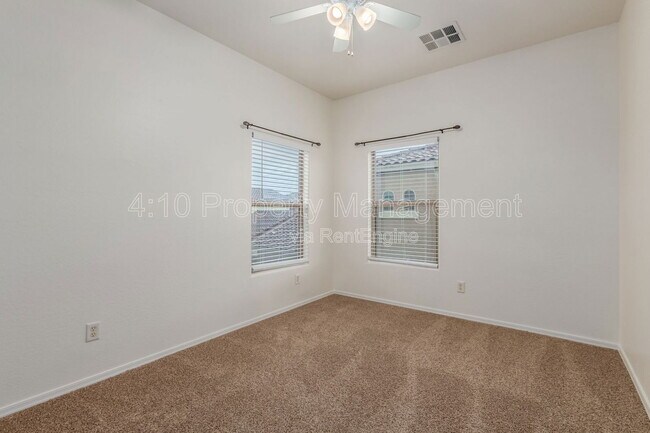 Building Photo - 2644 E Chester Dr