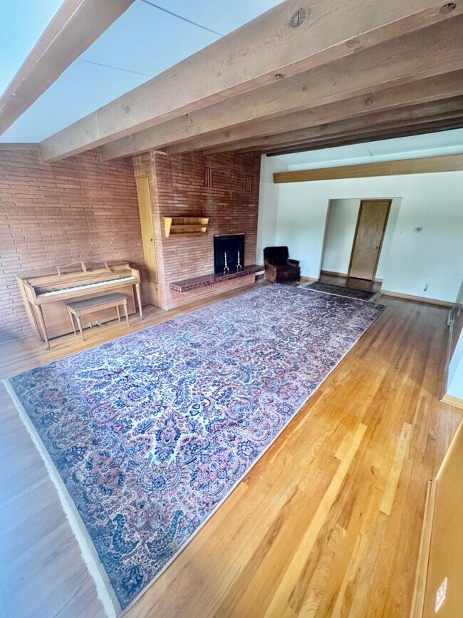 Building Photo - Mid-Mod Wheat Ridge Gem!