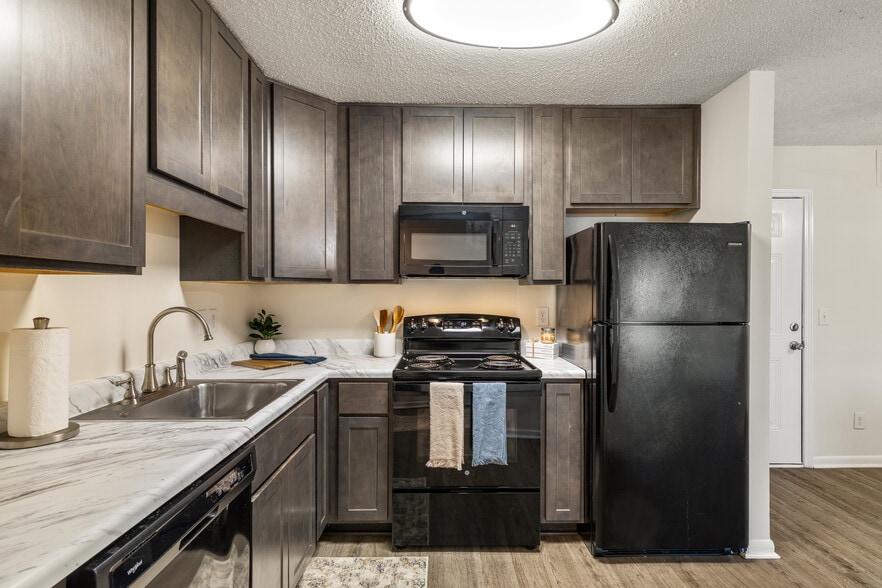 Primary Photo - The Pines of Wilmington Apartments