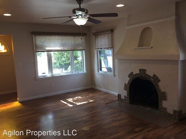 Building Photo - 1 br, 1 bath House - 713 West Harrison St