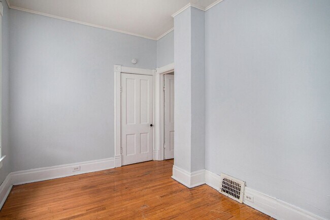 Building Photo - 3 Bedroom Close to Creighton!