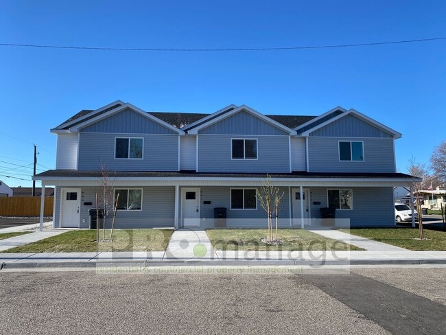 Primary Photo - Townhouse