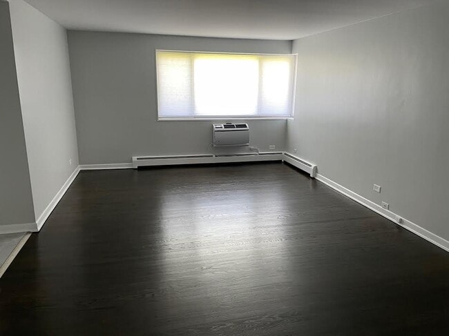 Beautiful Hardwood Floors! - 1119 Greenleaf Ave