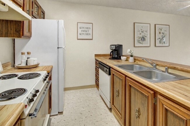 Building Photo - Park Plaza