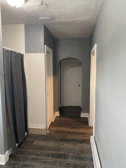 Building Photo - 103 W Main St