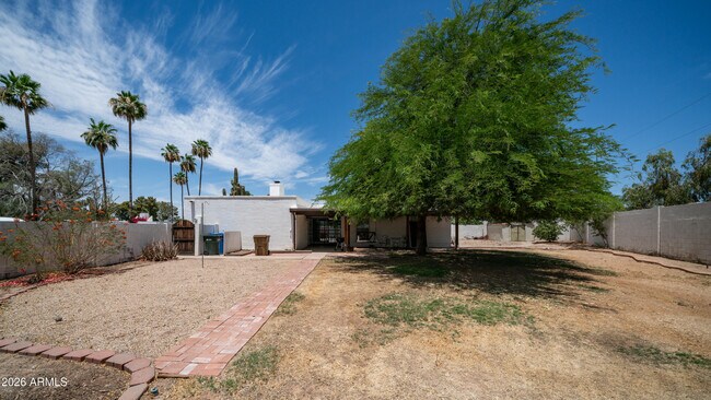 Building Photo - 648 E Tam O Shanter Dr