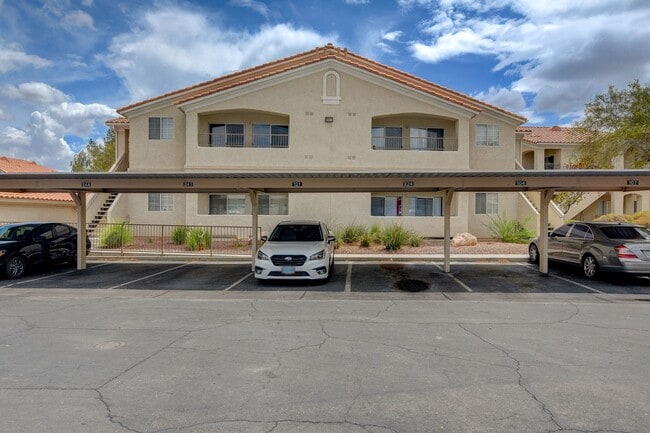 Building Photo - Freshly Renovated 2 Bedroom Condo