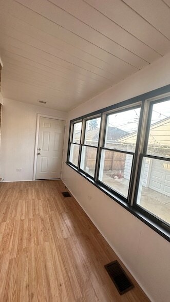 Building Photo - 7520 W Carmen Ave