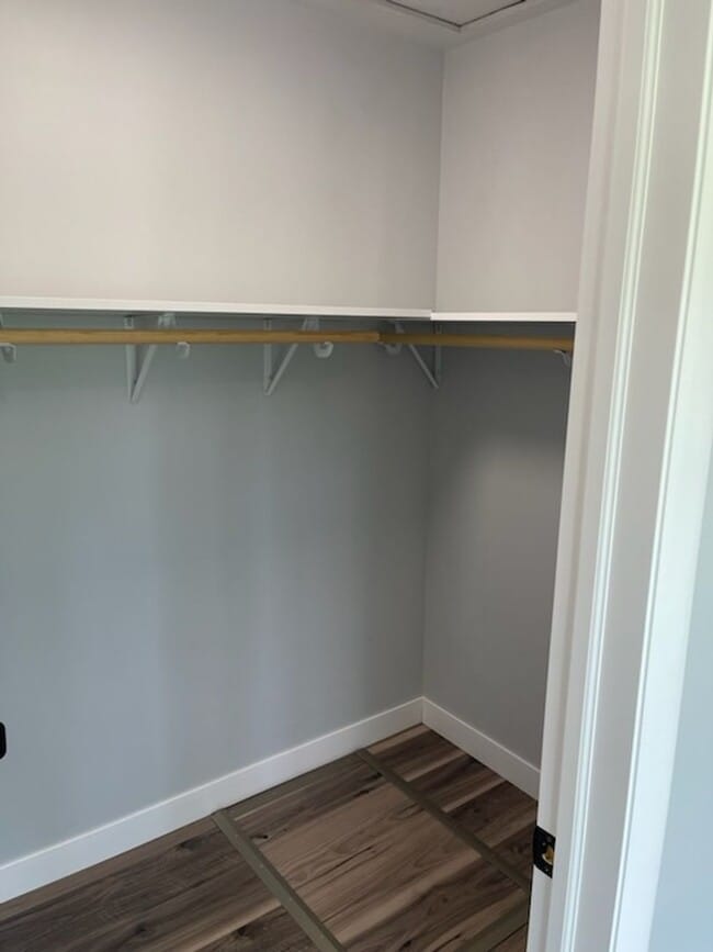 Building Photo - 4 Bedroom Home on 4 Acres, Crown Point Schools!